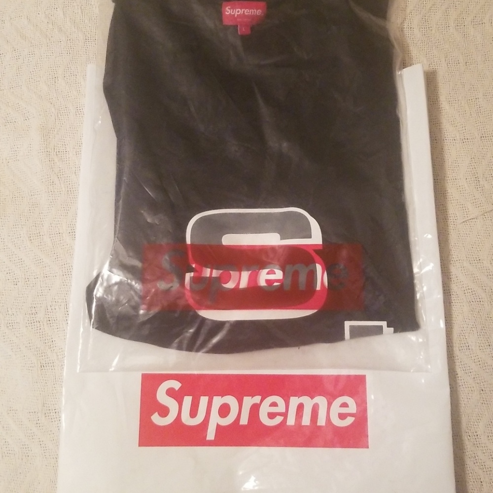 clothes (t shirt)